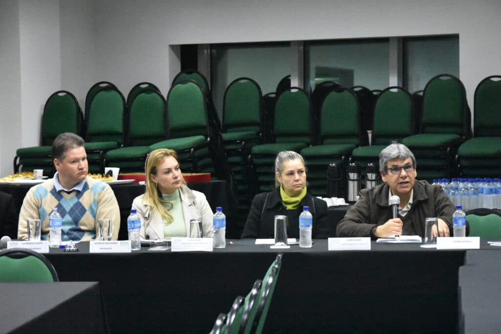 Após notificações, Procon esclarece dúvidas de empresários