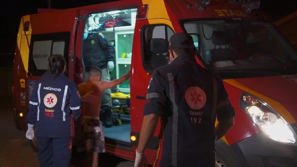 Mulher esfaqueia companheiro no Cará-Cará