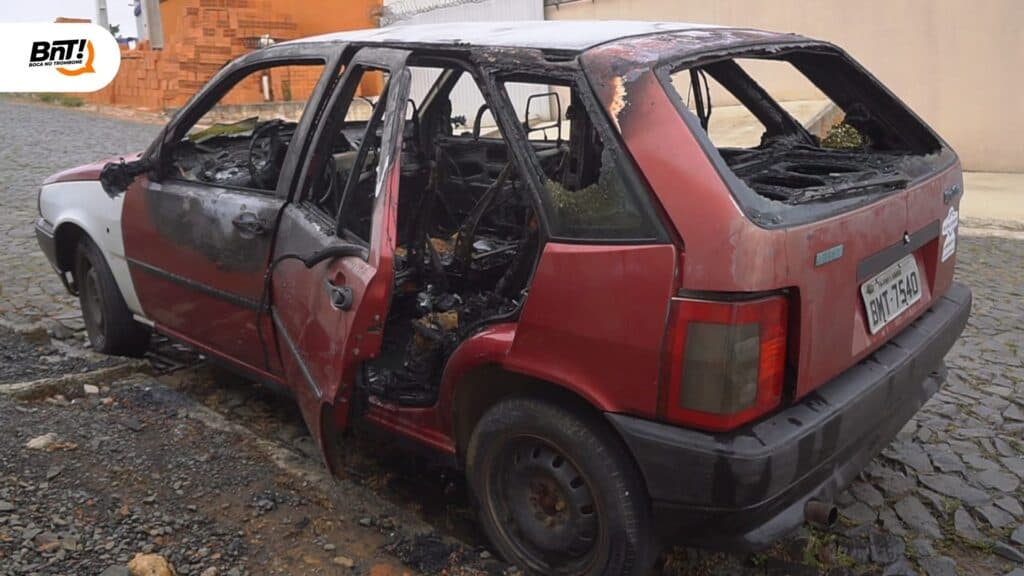 Família pede ajuda depois de carro pegar fogo em PG