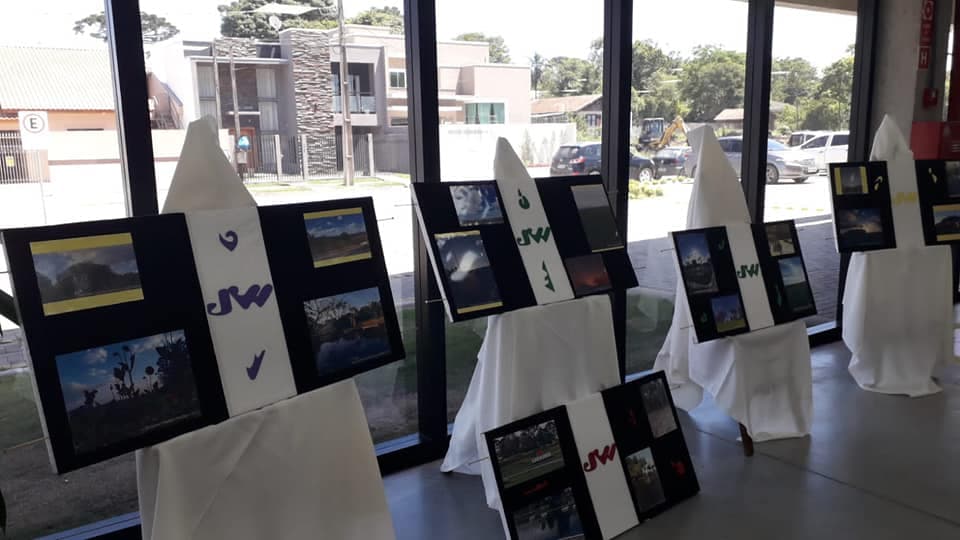 Alunos de colégio da região participam de exposição fotográfica