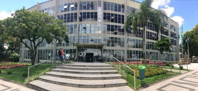 Mães promovem panelaço em frente à Prefeitura de PG contra precariedade na saúde