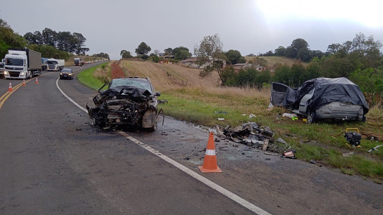 Colisão frontal deixa três mortos e criança em estado grave na BR-373