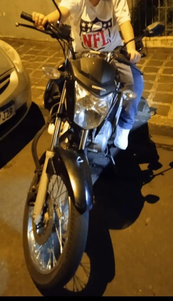 Moto é furtada em frente residência localizada no Centro de PG