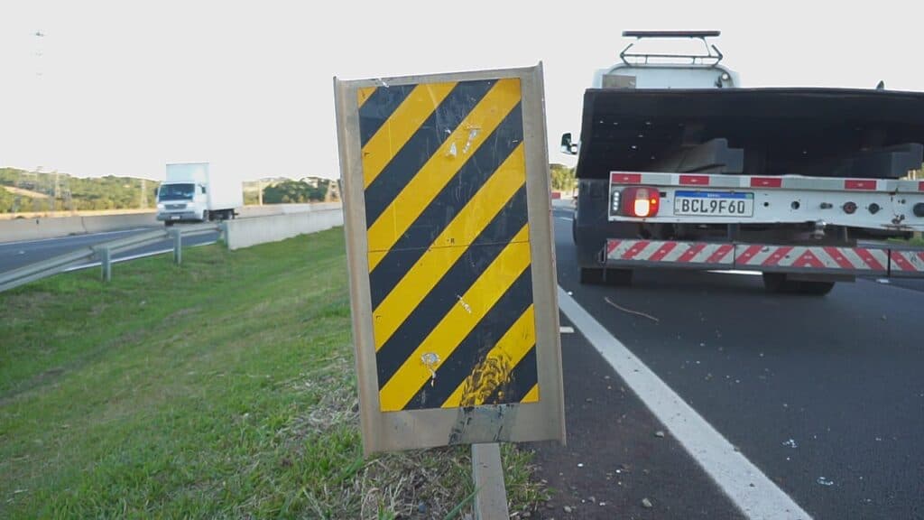 Motociclista fica em estado grave após de chocar contra guard rail na BR-376