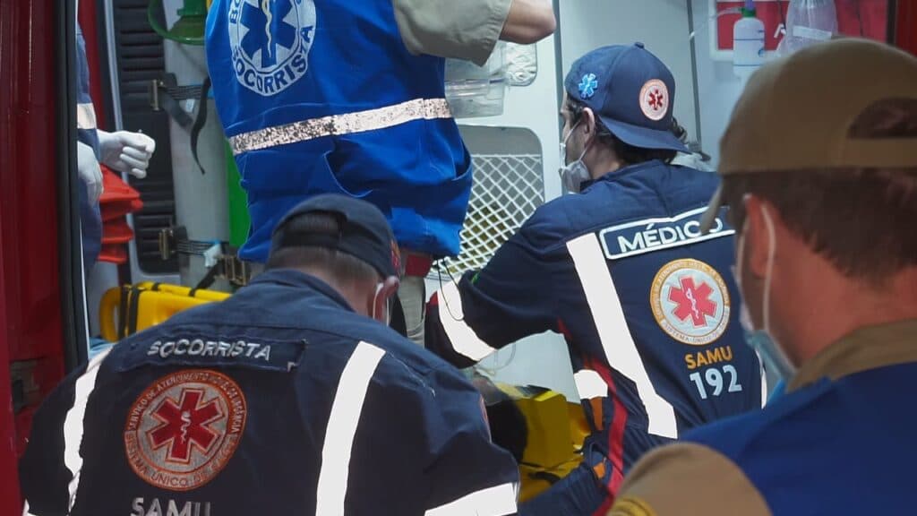 Motociclista tem pulmão perfurado após acidente em Ponta Grossa