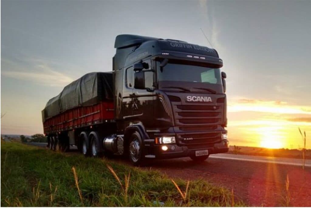 Caminhoneiros e transportadores podem atuar como MEI e acessar benefícios do regime simplificado