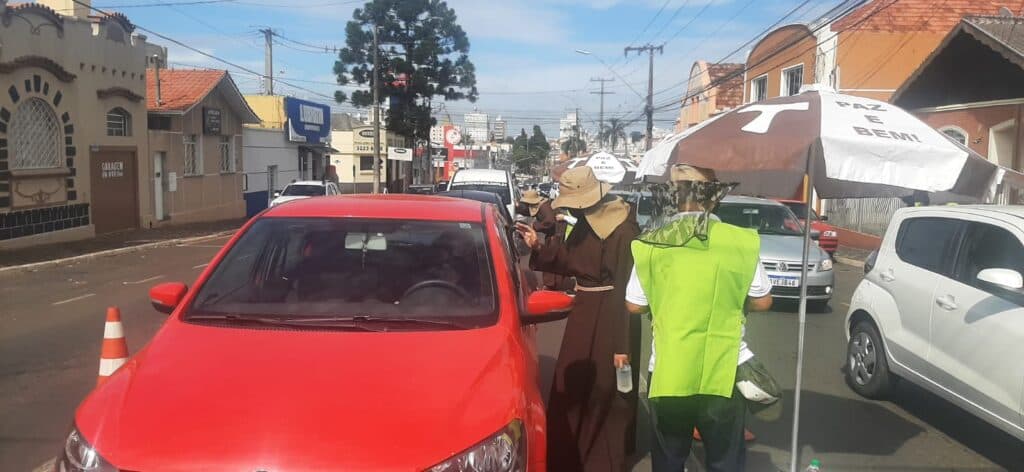 Bênção de veículos altera o tráfego de veículos na Carlos Cavalcanti