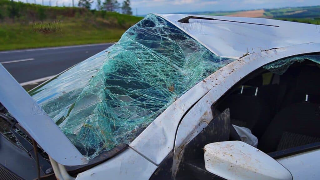 Carro capota em rodovia de PG após motorista perder controle da direção