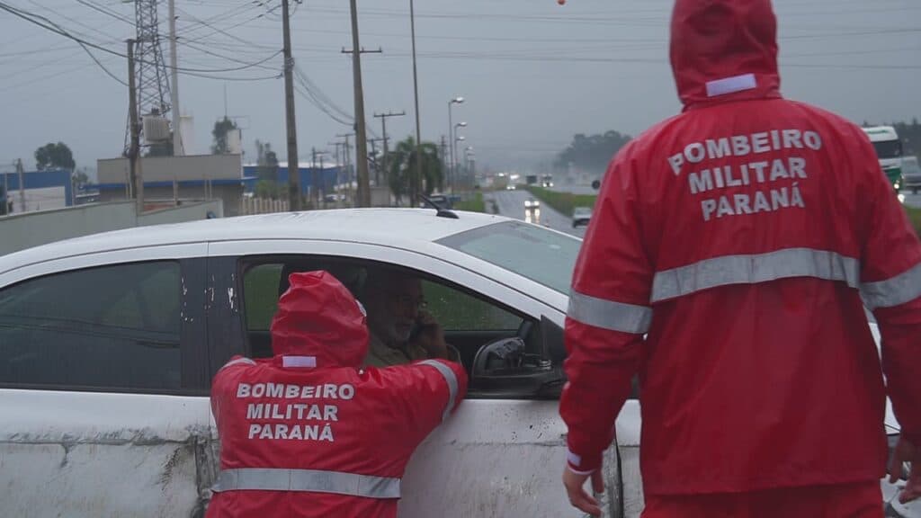 Carro capota em PG após motorista perder o controle da direção
