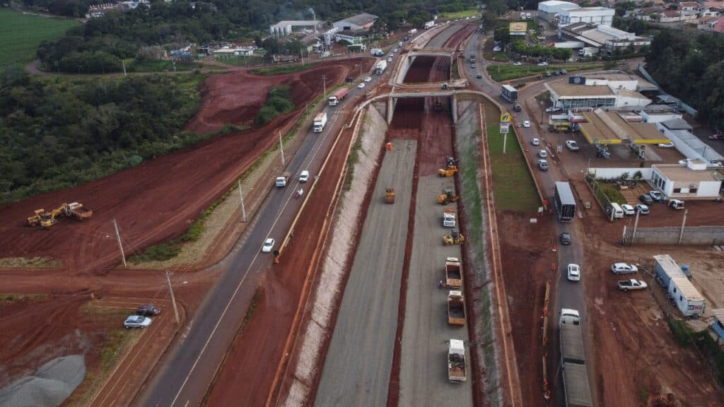 Conservação de 1.000 km garante infraestrutura rodoviária às regiões de PG e Guarapuava, diz Ratinho