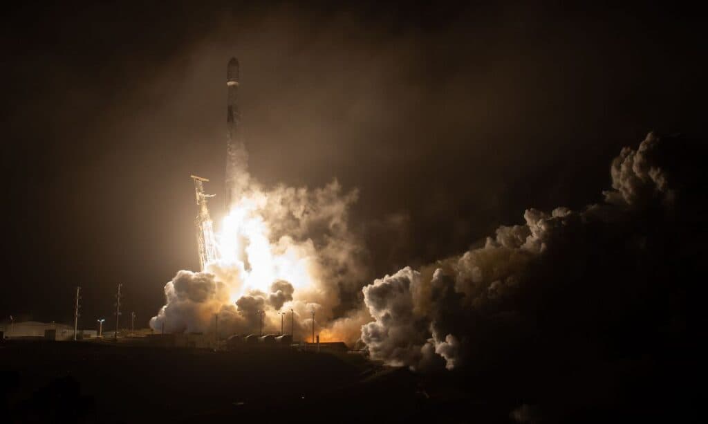 Nasa lança sonda para colidir e desviar trajetória de asteroide