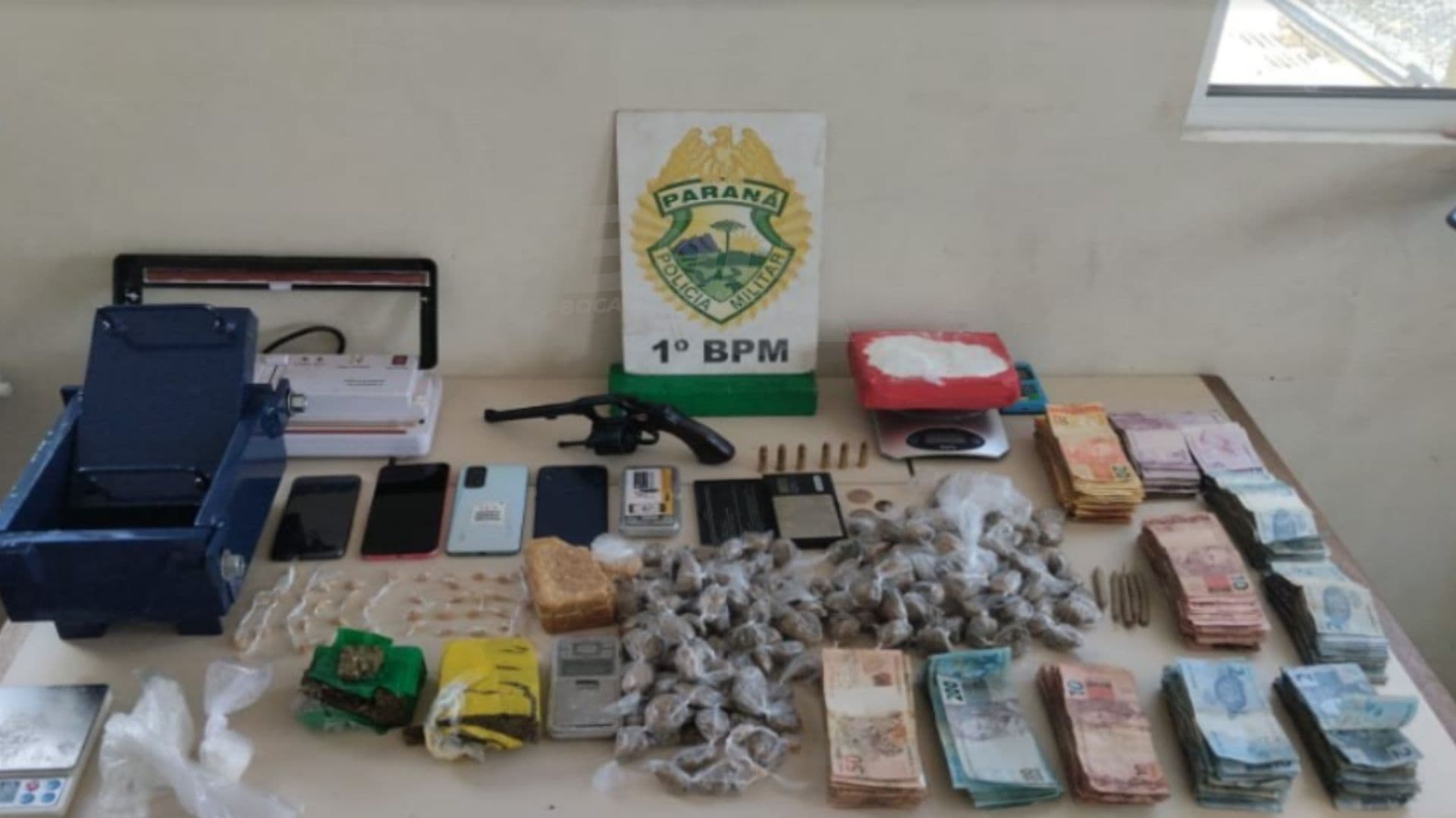 Homem é pego pela PM e entrega ‘armazém’ das drogas no Uvaranas
