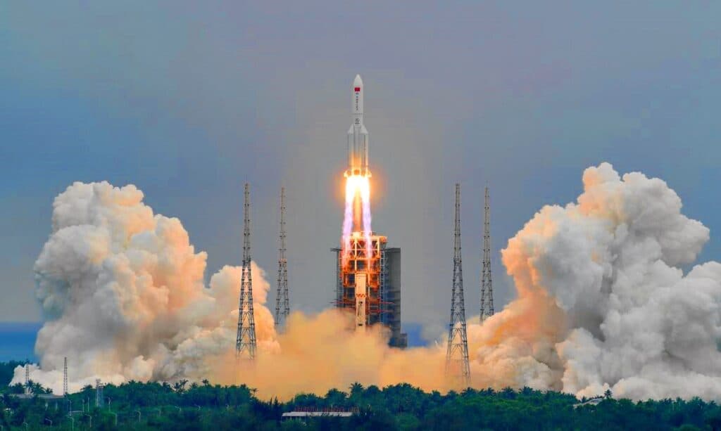 China enviará três astronautas a estação espacial no sábado