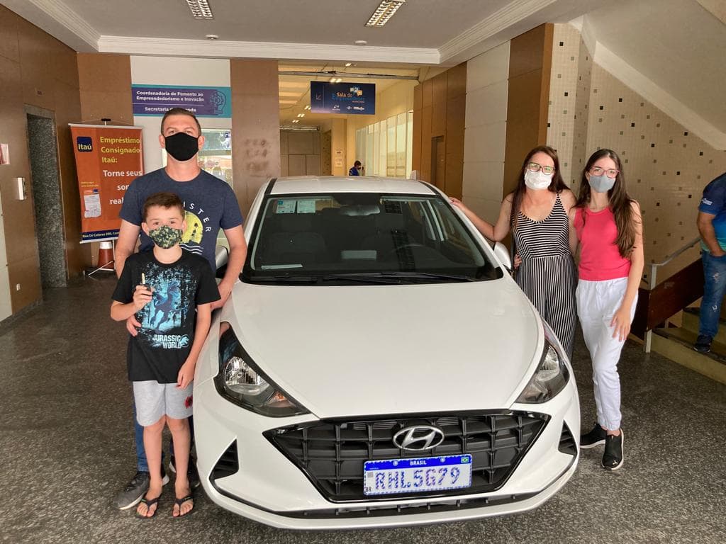 Prefeitura entrega carro 0 km para sorteado no Nota PG