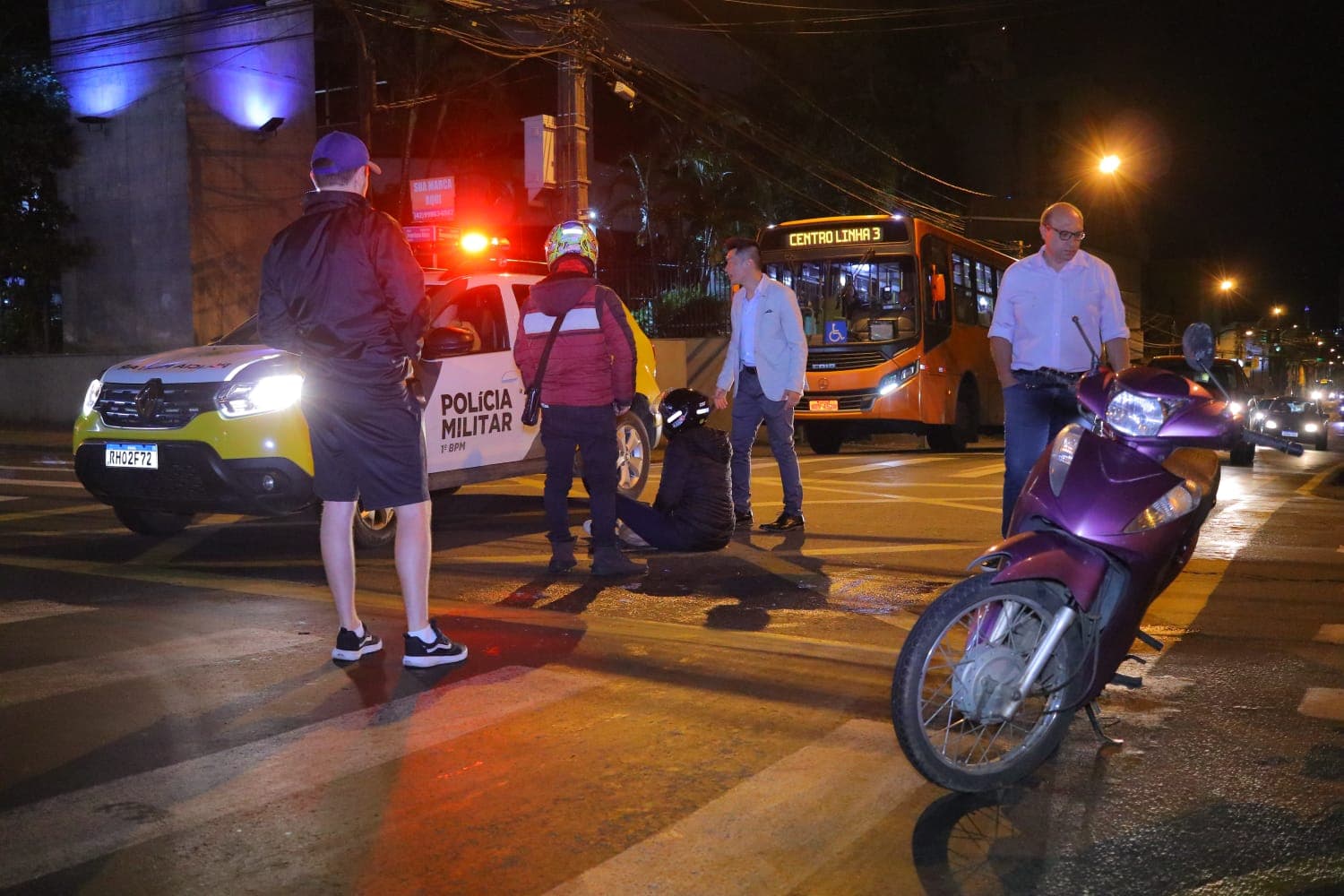 Jovem sofre ferimentos em choque entre motos em PG