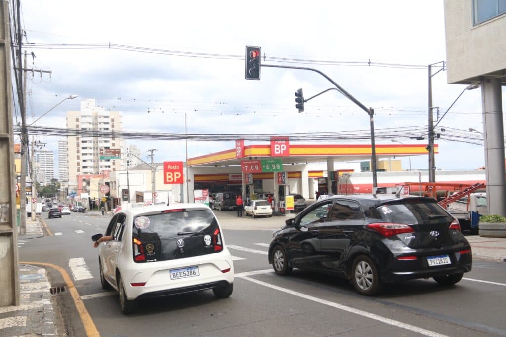 Prefeitura instala novos semáforos em ruas de PG
