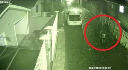 Jovem busca informações sobre moto furtada em frente a casa em PG
