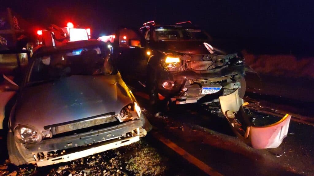 Motorista embriagado causa colisão frontal grave em rodovia de PG