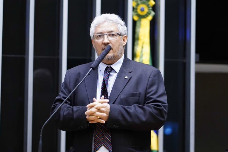 Câmara aprova punição para golpes cometidos por meio de redes sociais