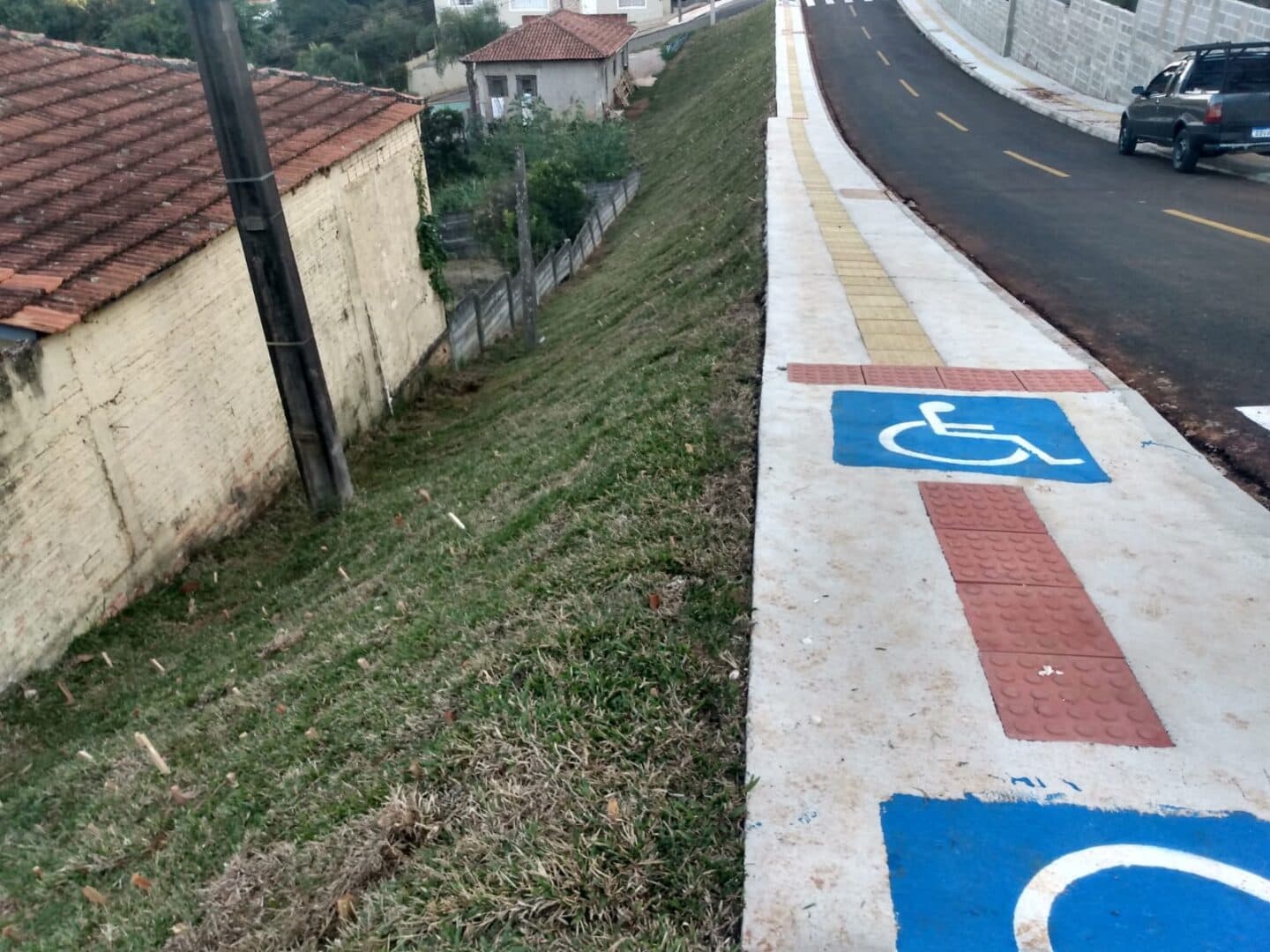 Moradores reclamam de obra inacabada há dois anos em PG