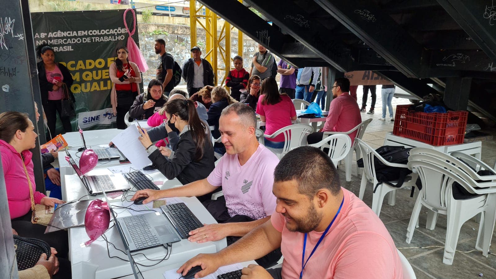 Agência do Trabalhador Móvel oferta 460 vagas de emprego e cursos nesta quinta em PG