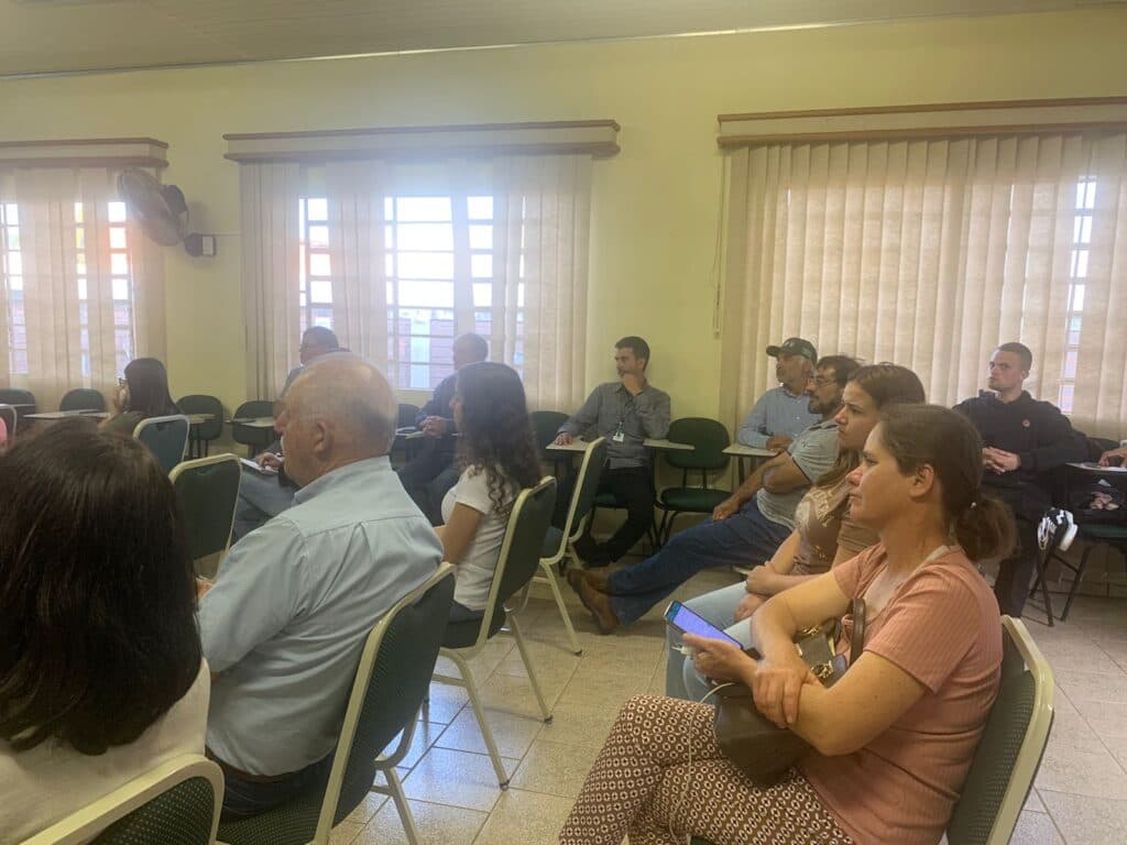 Produtores rurais de Tibagi recebem palestra sobre nota eletrônica