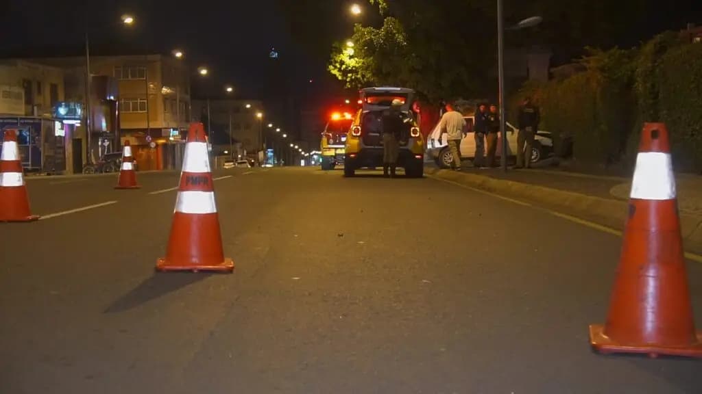 Motorista embriagado colide contra muro de cemitério em PG