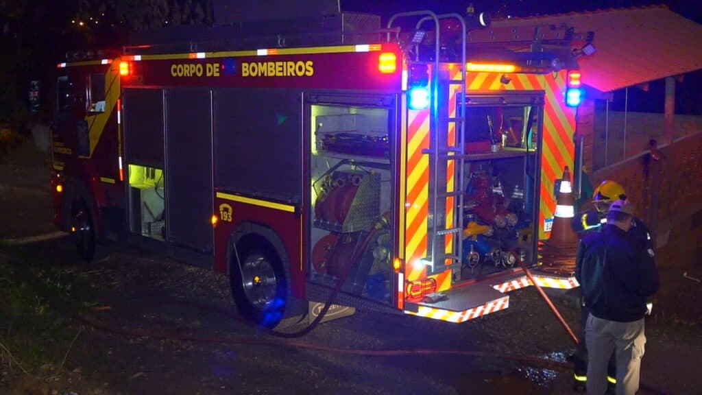 Morador perde tudo em incêndio a residência no Uvaranas