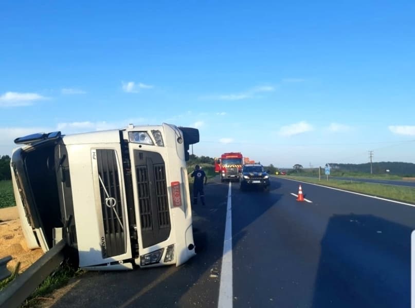 Caminhão tomba e mata motorista em rodovia de PG