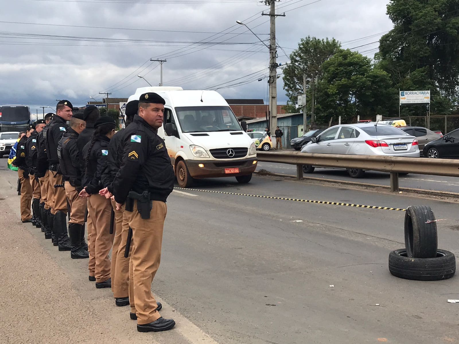 Polícia Militar do PR segue atuando para fazer liberação de trechos bloqueados nas rodovias