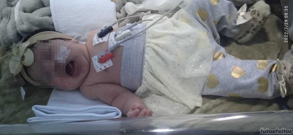 Bebê recém-nascido aguarda há mais de 15 dias por cirurgia de urgência no coração