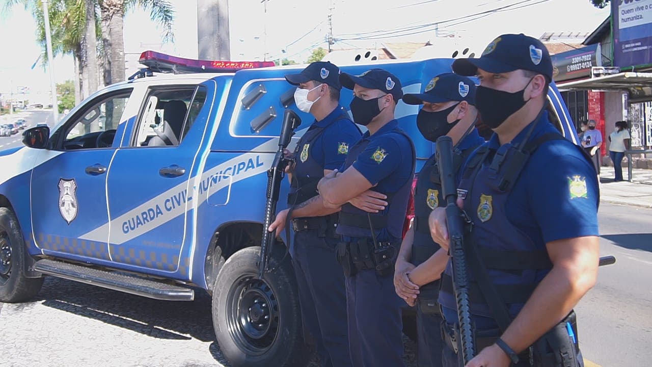 Homem persegue jovem e acaba preso por importunação sexual em PG