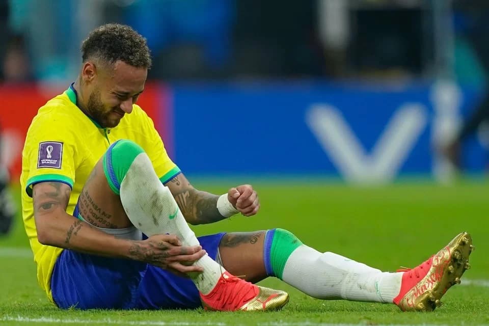 Segundo médico da seleção, Neymar ainda é dúvida para oitavas