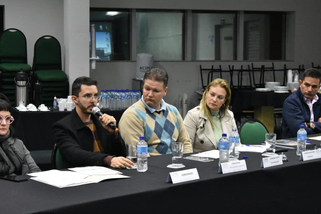 ACIPG debate projeto de lei que obriga restaurantes a fornecer água gratuita