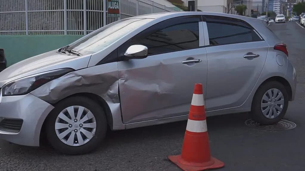Motorista fura a preferencial e provoca acidente no Centro de PG