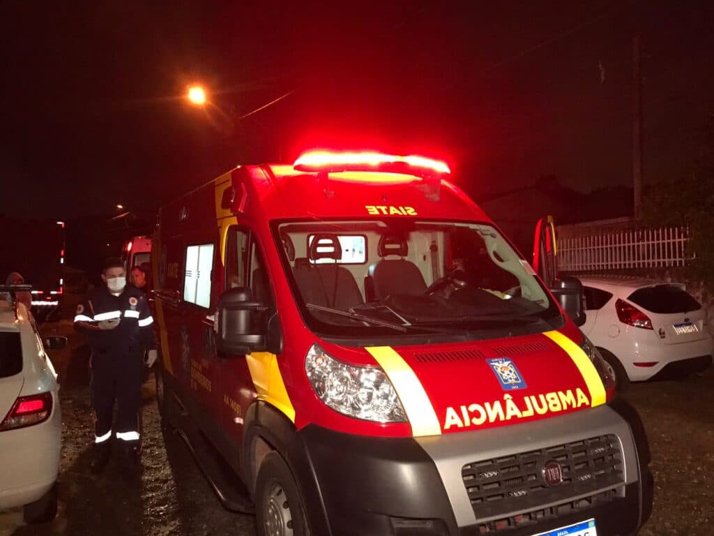 Adolescente é esfaqueado nas costas em bairro de PG