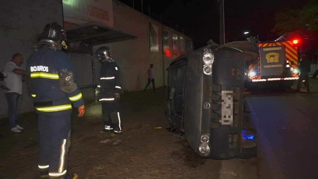 Motorista capota veículo e pede para ser preso em PG