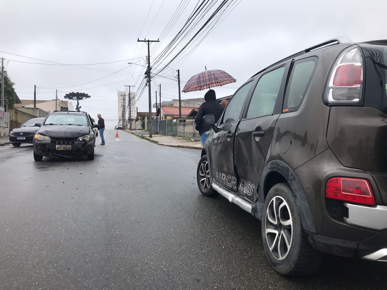 Idoso avança preferencial, causa acidente e deixa ferido na Palmeirinha
