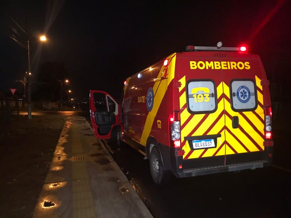 Homem invade residência em PG e acaba esfaqueado por mulher