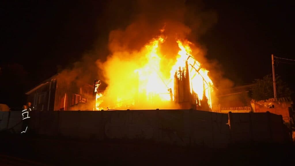 Família vítima de incêndio precisa de doações