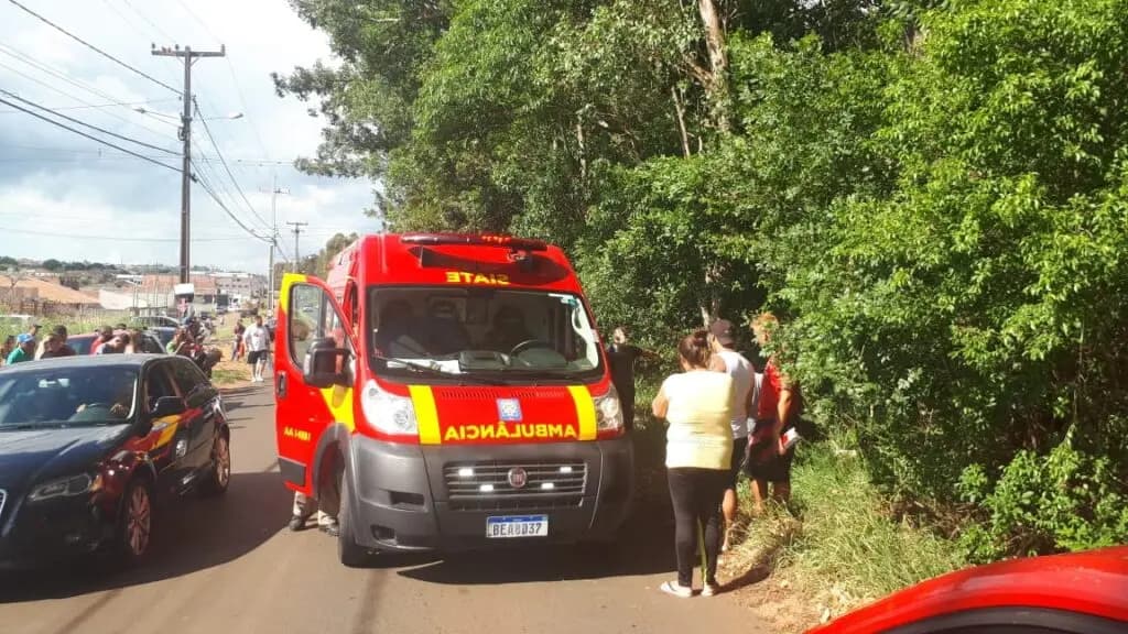 Motociclista morre ao colidir contra árvore, em bairro de PG