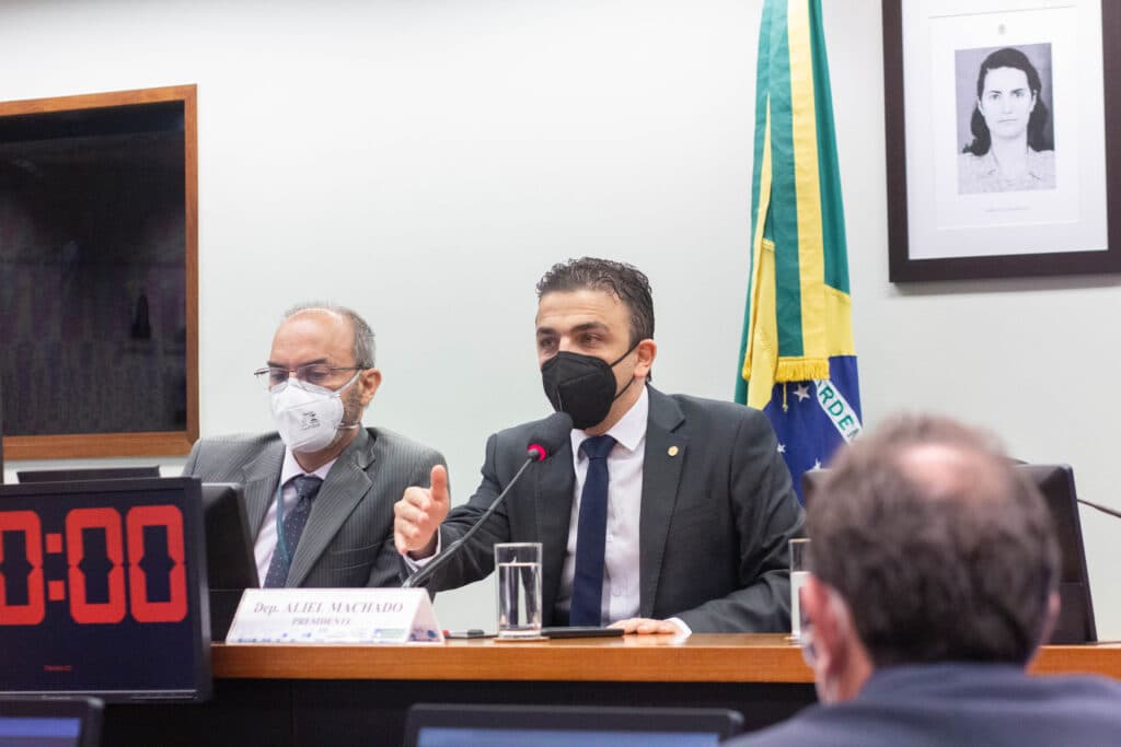 Comissão aprova relatório de Aliel para incentivo à indústria de tecnologia
