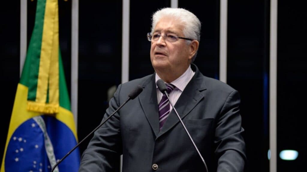 Requião anuncia sua pré-candidatura ao Governo do Paraná