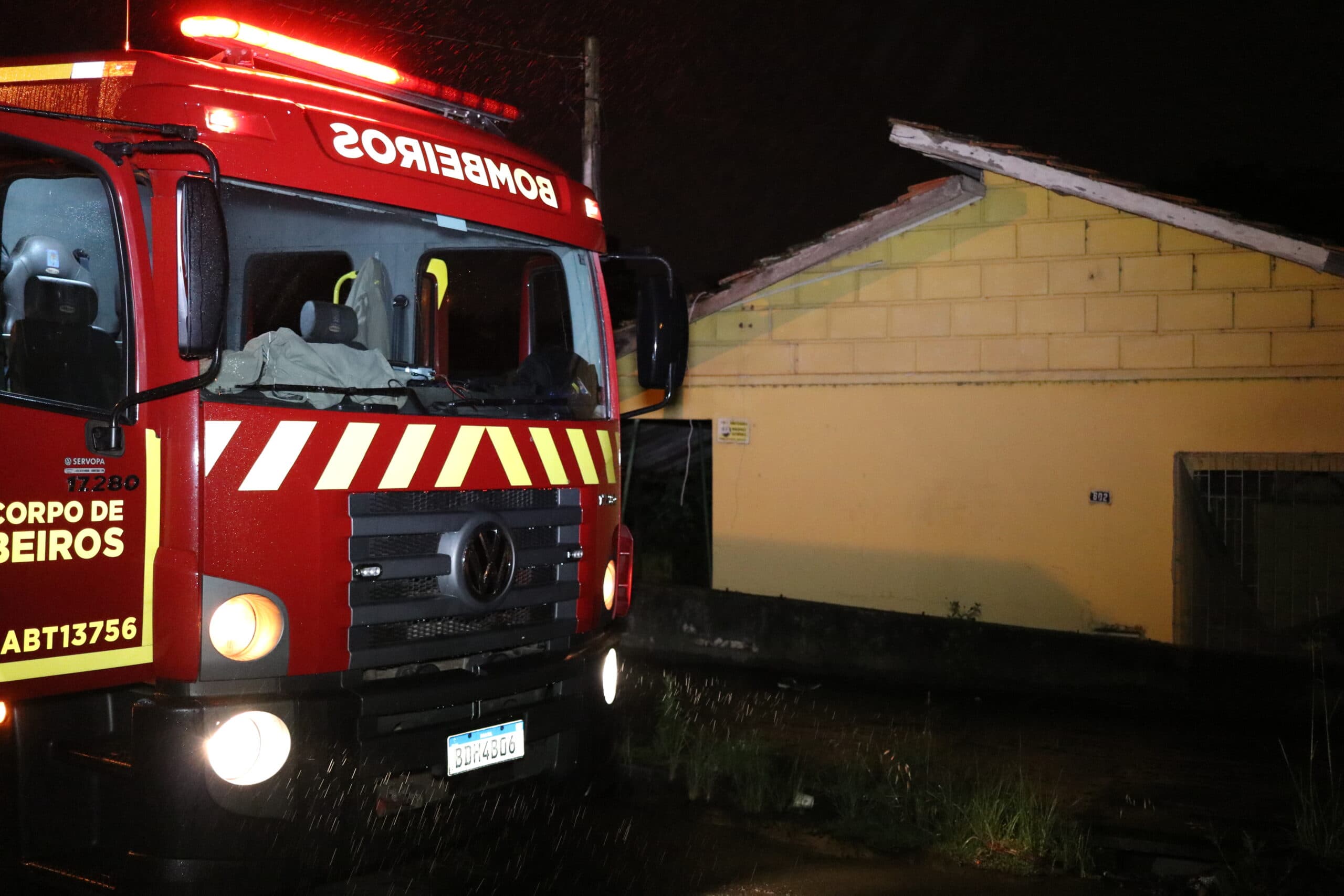 Casa destruída por incêndio em PG