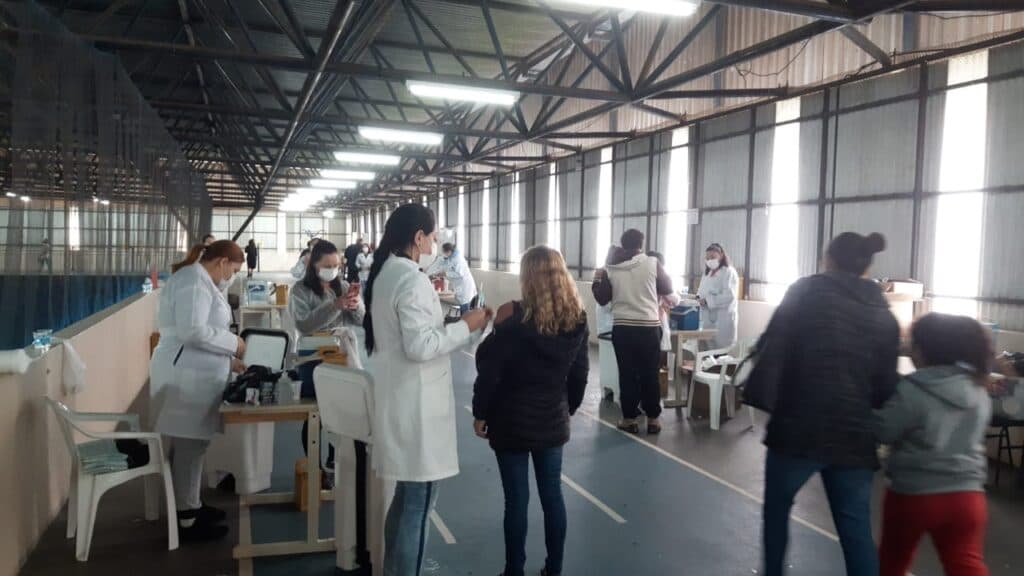 Paraná registra mais 7.611 casos e três óbitos pela Covid-19