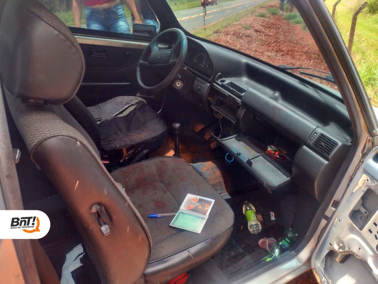 Com muito sangue, carro é encontrado abandonado em Ponta Grossa