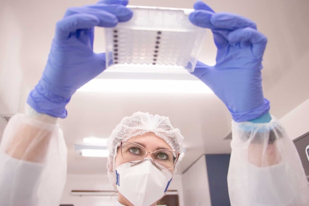 Laboratório da UEPG identifica presença da variante Ômicron desde dezembro em PG