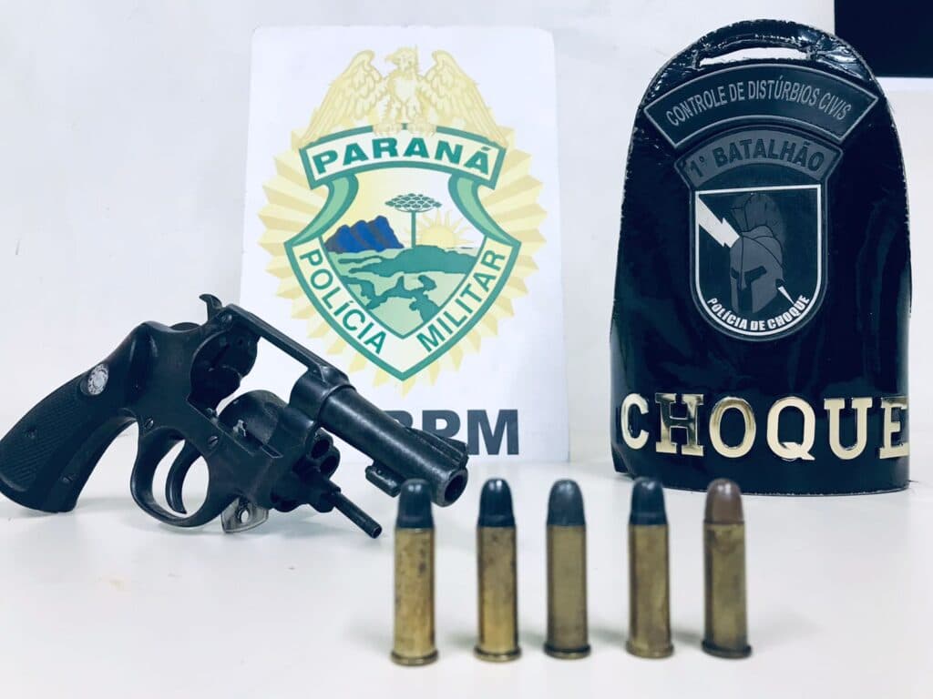 Proprietário de bar é preso por posse irregular de arma de fogo