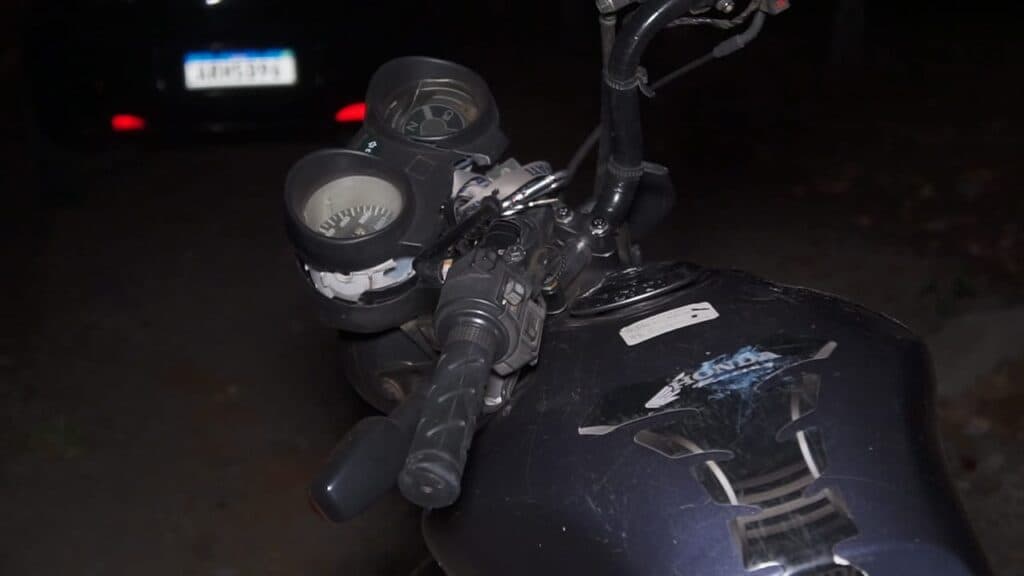 Motociclista colide contra cavalo em avenida de PG