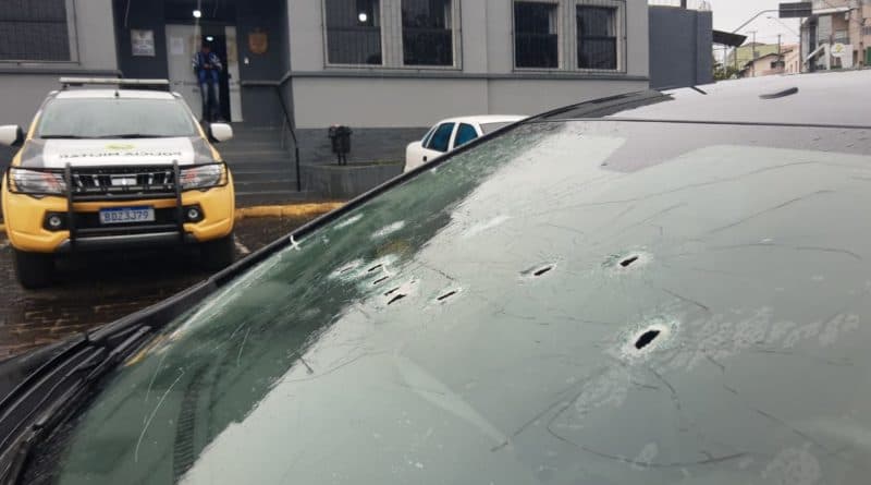 Assaltante é baleado durante tentativa de assalto e roubo a veículo de policial da ROTAM